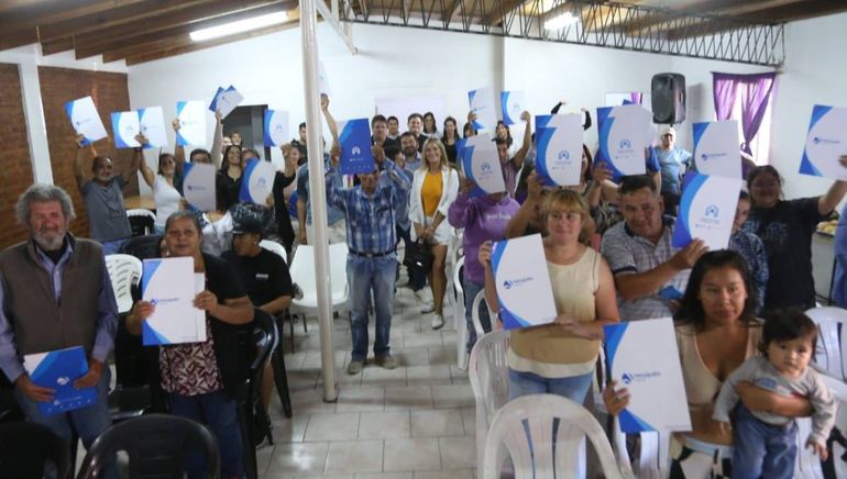 Plan Gas: los vecinos recibieron la tenencia. Plan Gas: los vecinos recibieron la tenencia.