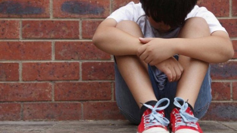 Denunció que su hijo era víctima de bullying y tuvo que cambiarlo de escuela