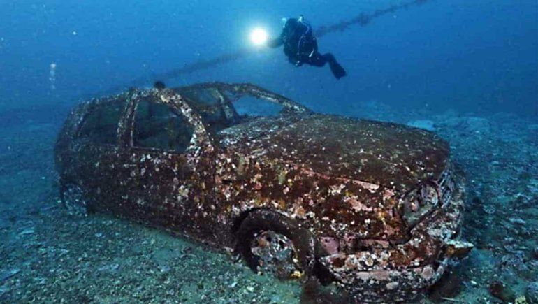 Hallan en el fondo del mar un auto perdido en el tsunami de 2011