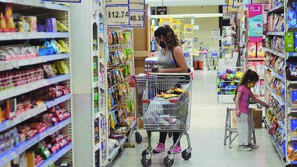 Pese a la inflación, se mantienen altas las ventas de los súper.