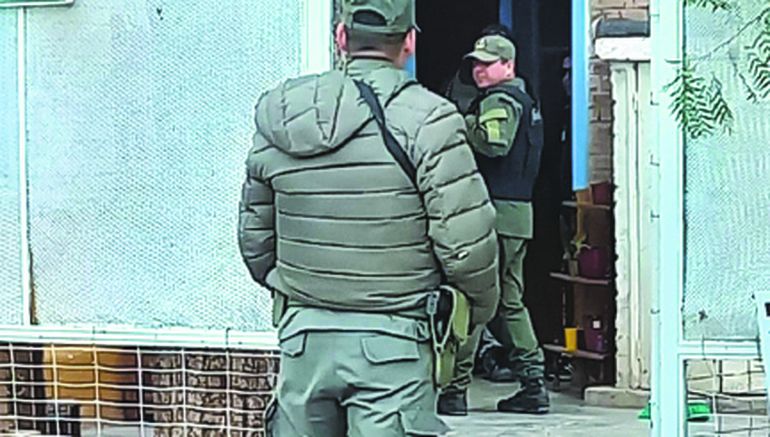 Personal de Gendarmería allanó tres domicilios por trata de personas. Personal de Gendarmería allanó tres domicilios por trata de personas.