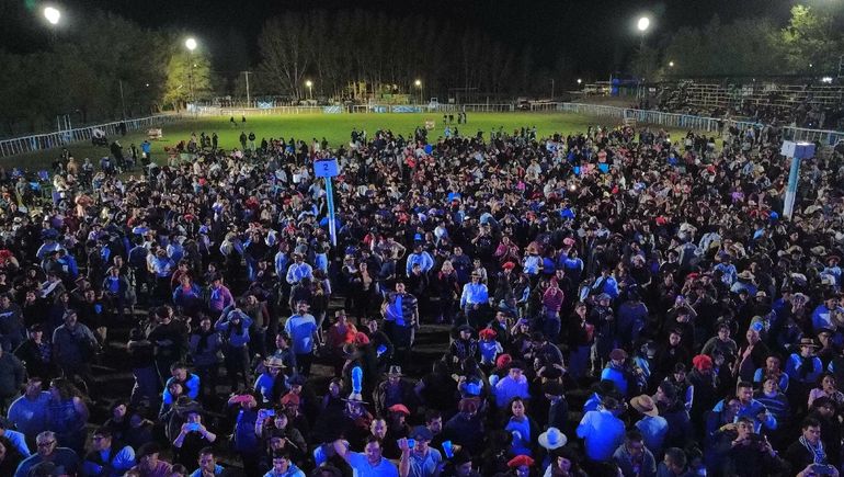 Fiesta del Choclo en El Sauce. Una linda noche para disfrutar. Fiesta del Choclo en El Sauce. Una linda noche para disfrutar.