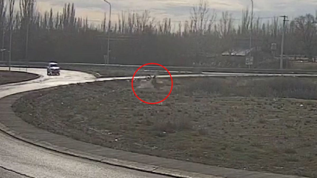 El motociclista se accidentó en la rotonda del tercer puente sobre la Ruta 151
