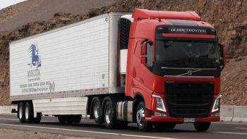 Camión chileno en la Ruta 40. El gobierno de Chubut propone que paguen el mantenimiento. Camión chileno en la Ruta 40. El gobierno de Chubut propone que paguen el mantenimiento.