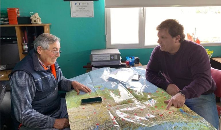 Leandro quiere aprovechar que Comodoro Rivadavia está a una hora de vuelo de todas las localidades de Chubut para llevar médicos a hacer prevención. Leandro quiere aprovechar que Comodoro Rivadavia está a una hora de vuelo de todas las localidades de Chubut para llevar médicos a hacer prevención.