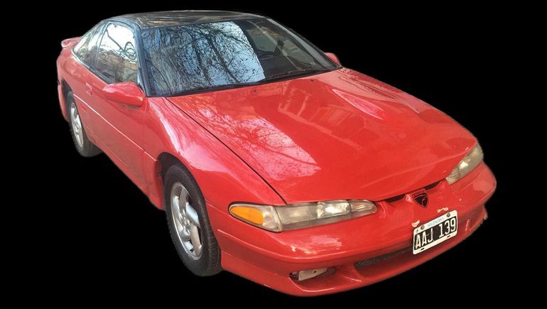 El Mitsubishi de Chrysler que siempre estaba estacionado en la puerta de la confitería fue todo un sello para el lugar. Para la época no pasaba desapercibido y hasta había personas que se sacaban fotos junto al auto. 
