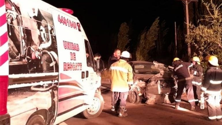 Se salvó de milagro tras perder el control del auto y volcar sobre la Ruta 22
