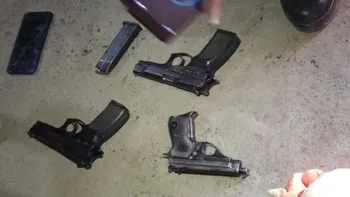 Romero reconoció haber cometido los delitos de tenencia ilegal de armas de fuego. Romero reconoció haber cometido los delitos de tenencia ilegal de armas de fuego.