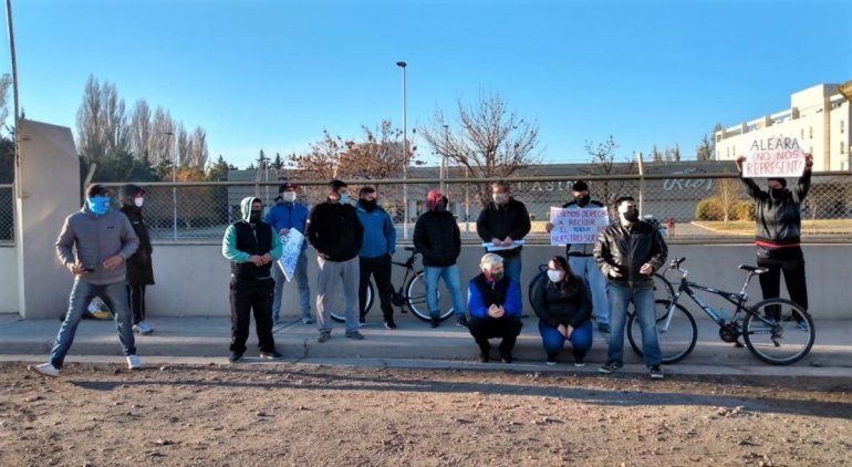 Protesta de los trabajadores del casino por el cobro de la mitad del salario
