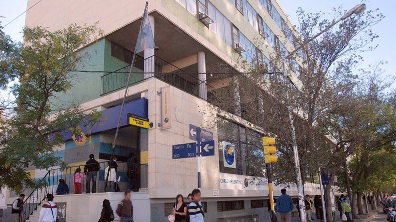 Si bien se levantaron las medidas, el reclamo salarial continúa.