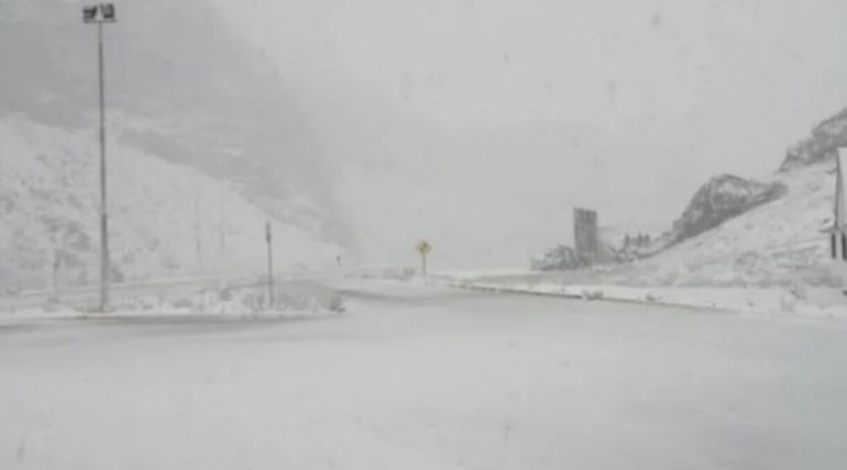 Fin de semana largo bajo alerta: fuertes ráfagas, nevadas, viento blanco y tormentas