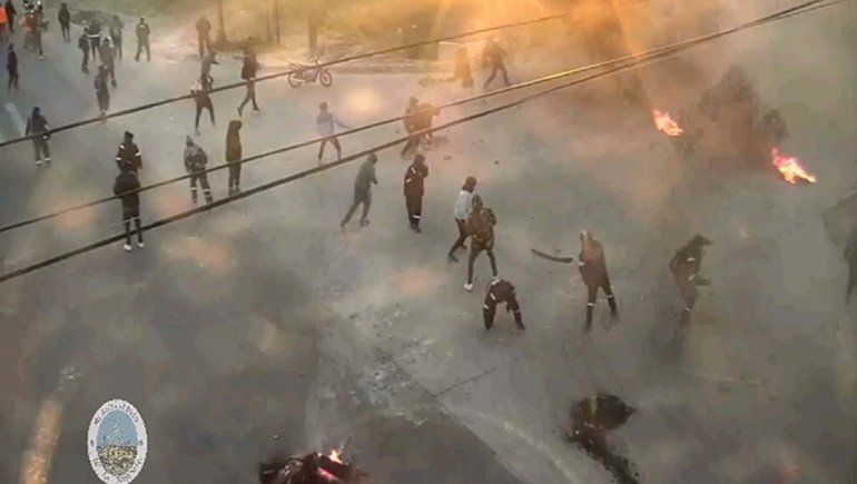 Nuevos choques entre facciones de la Uocra en la destilería YPF