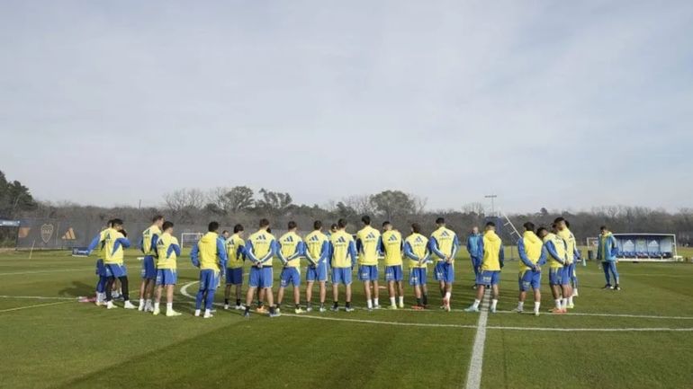 Riquelme habló con los jugadores de Boca tras la derrota con Platense