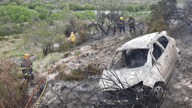 Vuelco e incendio en Ruta 237: El vehículo quedó envuelto en llamas