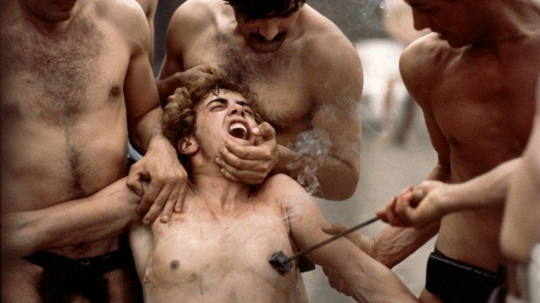 Las reglas del programa dicen lo siguiente: Todo está permitido. Pelear