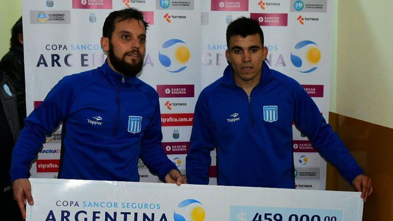 Acuña metió su 10º gol en Racing y le dio el pase a los 16avos. de final.