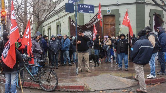 El Gobierno comprará la producción a las cerámicas neuquinas