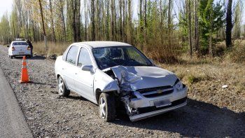 Así quedó el auto que chocó con la moto, cuyo conductor está grave / Foto Anahí Cárdena.