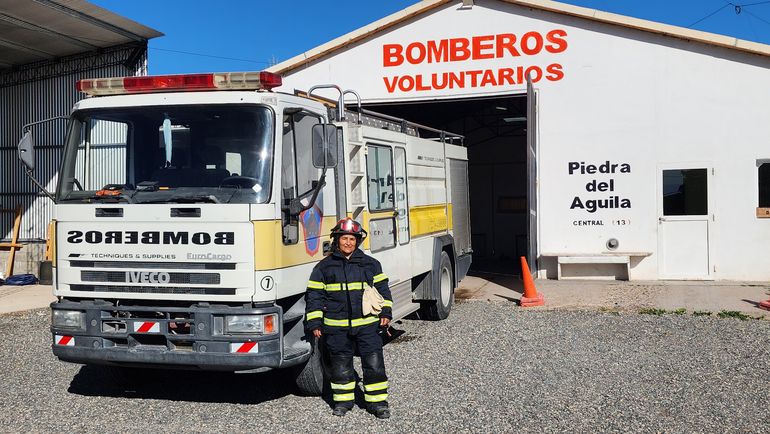 María Elena, la bombera que es un faro para otras mujeres