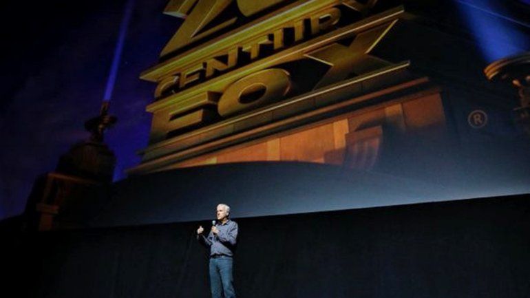 Una de las imágenes que subió el director en su cuenta de Twitter donde se lo ve en el Cinemacon de Las Vegas 2016.