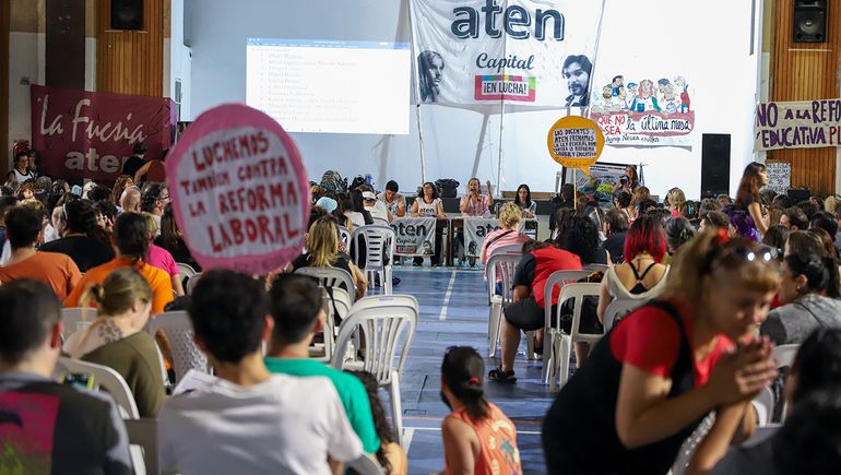 Descontaron y devolverán el día de paro a docentes: qué dijo ATEN