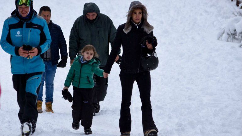 Juliana Awada aprovechó la nieve y fue a esquiar con Antonia