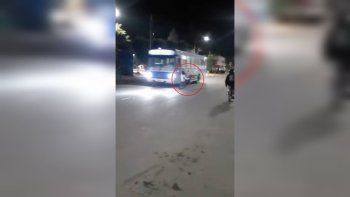 El video de las willy peligrosas: en contramano, desafían a autos, camiones y colectivos