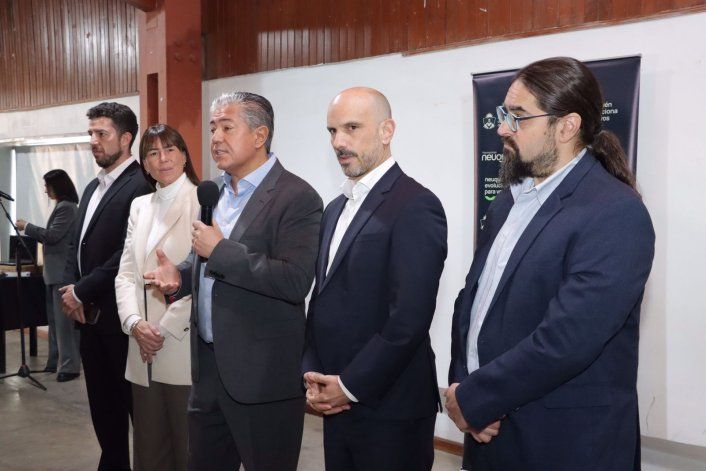 Rolando Figueroa durante el encuentro con los periodistas en el Espacio Duam