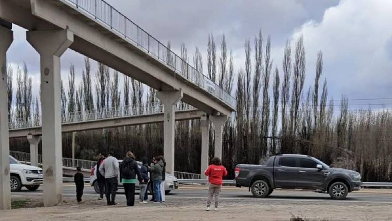 El desesperado reclamo de padres de una escuela atrapada por la ruta petrolera