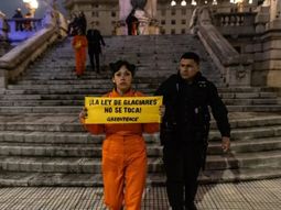 Manifestantes aparecieron esta mañana frente al Congreso. Manifestantes aparecieron esta mañana frente al Congreso.