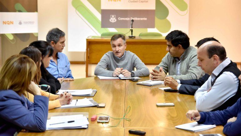 Monzani y Artaza junto a los concejales neuquinos