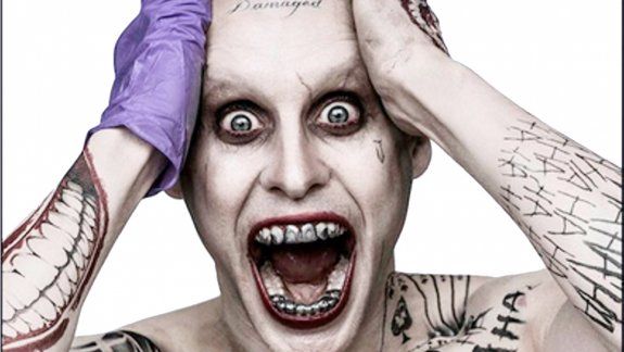 Agarrate. La caracterización del Joker de Jared Leto impresiona y estremece a cualquiera.