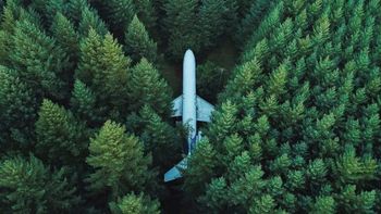 increible: la historia del boeing que aparece en google maps increible: la historia del boeing que aparece en google maps