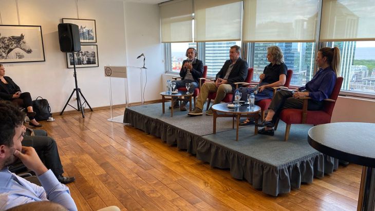 Panel de diálogo: Milko Schvartzman (Círculo de Políticas Ambientales); Néstor Roche (Unión Argentina de Pescadores Artesanales); Dorothea Garff (Fisheries Transparency Initiative –FiTI ) y Mariana Regueira Corti (Cámara de Comercio e Industria Alemana). Foto: Ana Norkus Panel de diálogo: Milko Schvartzman (Círculo de Políticas Ambientales); Néstor Roche (Unión Argentina de Pescadores Artesanales); Dorothea Garff (Fisheries Transparency Initiative –FiTI ) y Mariana Regueira Corti (Cámara de Comercio e Industria Alemana). Foto: Ana Norkus