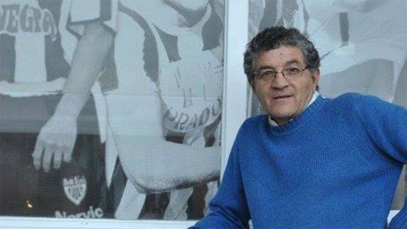 ¡Llora la pelota! Dolor por la muerte del Bambi Flores