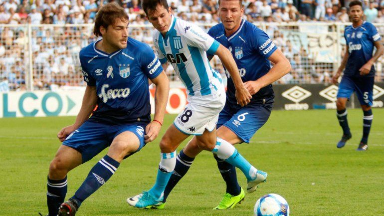 Atlético Tucumán venció a Racing en el estadio Monumental José Fierro