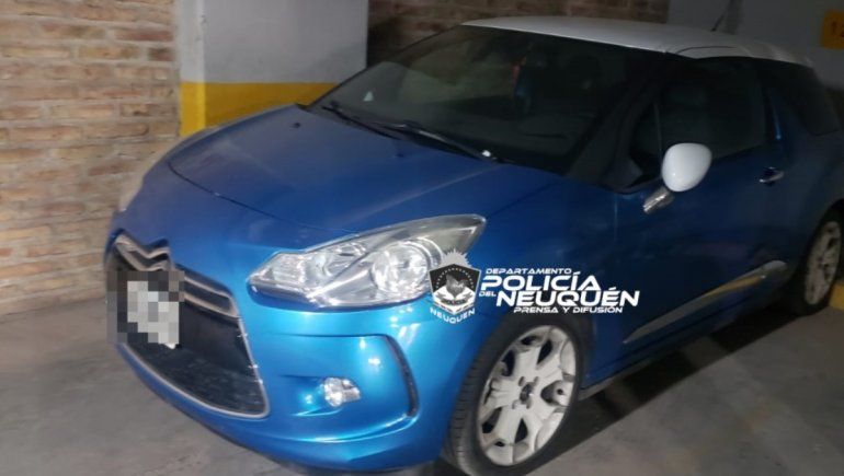 Días atrás, la Policía encontró un Citroën DS3 robado estacionado en una cochera de calle Rivadavia, en pleno centro neuquino.