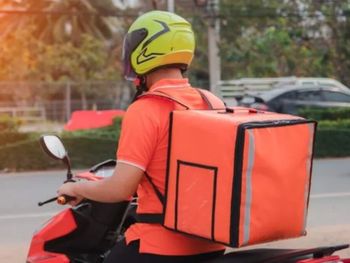 Trabajadores de plataformas son declarados empleados en relación de dependencia por jueces laborales.