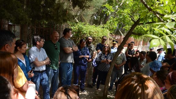 La reunión de los vecinos fue con autoridades del Ministerio de Gobierno y Educación, del CPE y la Secretaría de Seguridad.