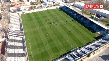 la visera estreno su cancha con cesped natural la visera estreno su cancha con cesped natural