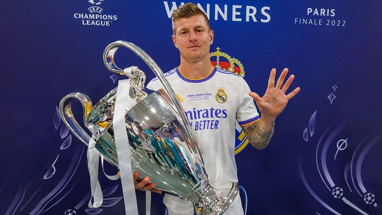 Toni Kroos con la Champions en mano