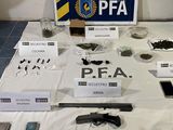 La Policía Federal allanó una vivienda en Cipolletti y secuestró drogas y otros elementos vinculados al narcotráfico. 