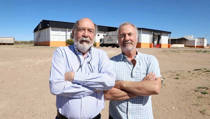 Resiliencia en el desierto: Los Cantoni llevan más de tres décadas transformando el suelo neuquino. Resiliencia en el desierto: Los Cantoni llevan más de tres décadas transformando el suelo neuquino.