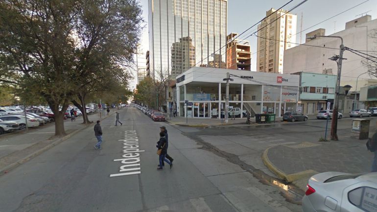 Vuelco en pleno centro: zigzag y exceso de velocidad