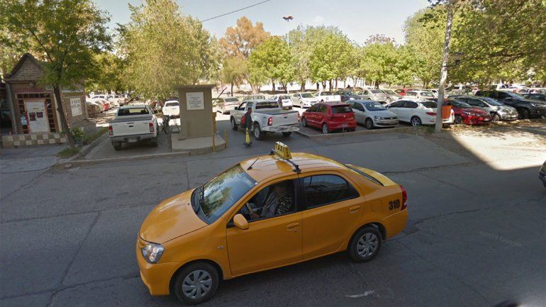 Le robaron el auto de un estacionamiento pago y para colmo la trataron de borracha