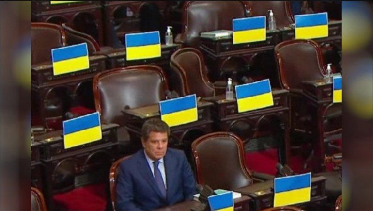 Manes explicó por qué se quedó en el recinto cuando el PRO se retiró