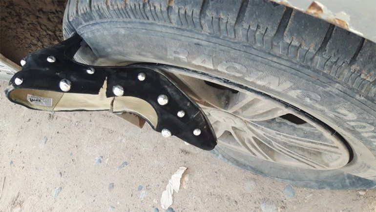 Insólito: pinchó una cubierta con el zapato de Cenicienta