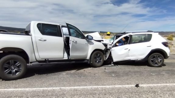 Dos personas murieron en un brutal choque frontal sobre la Ruta 237