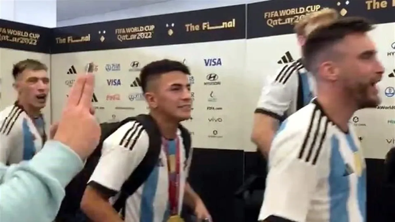 Video: La dedicatoria de la Scaloneta a la prensa en su propia cara...