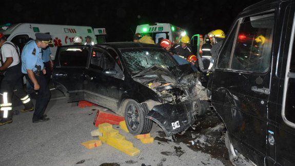 Terrible choque frontal en Ruta 40 dejó ocho heridos